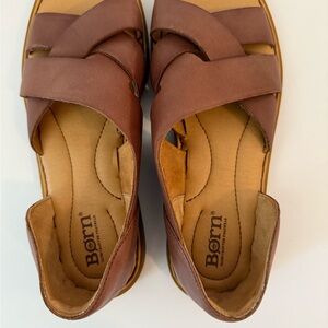 Breathable Suede Børn Ithica Women's Brown Almond Flat Versatile Sandals Size 7M